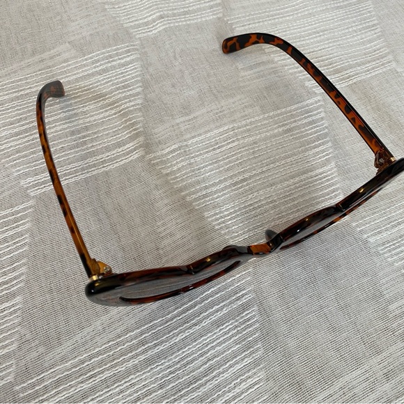 Heart Tortoise Shell Sunglasses - Picture 3 of 3